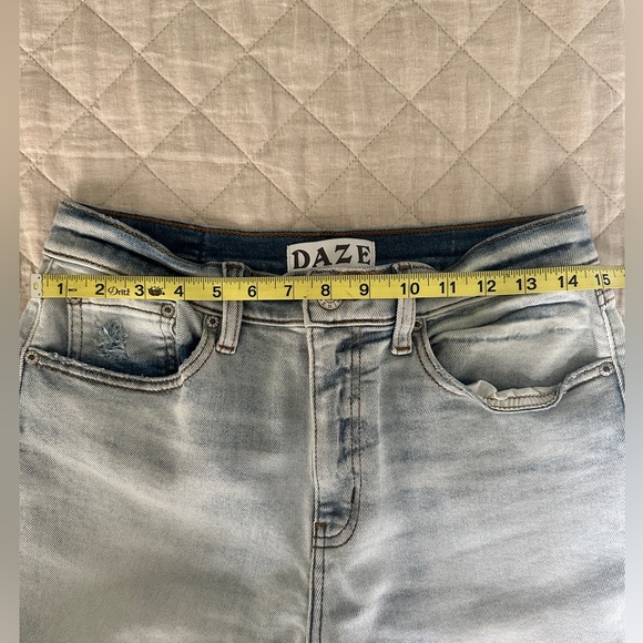 DAZE relaxed straight leg, light wash, distressed denim jeans, size 29 - Picture 6 of 8